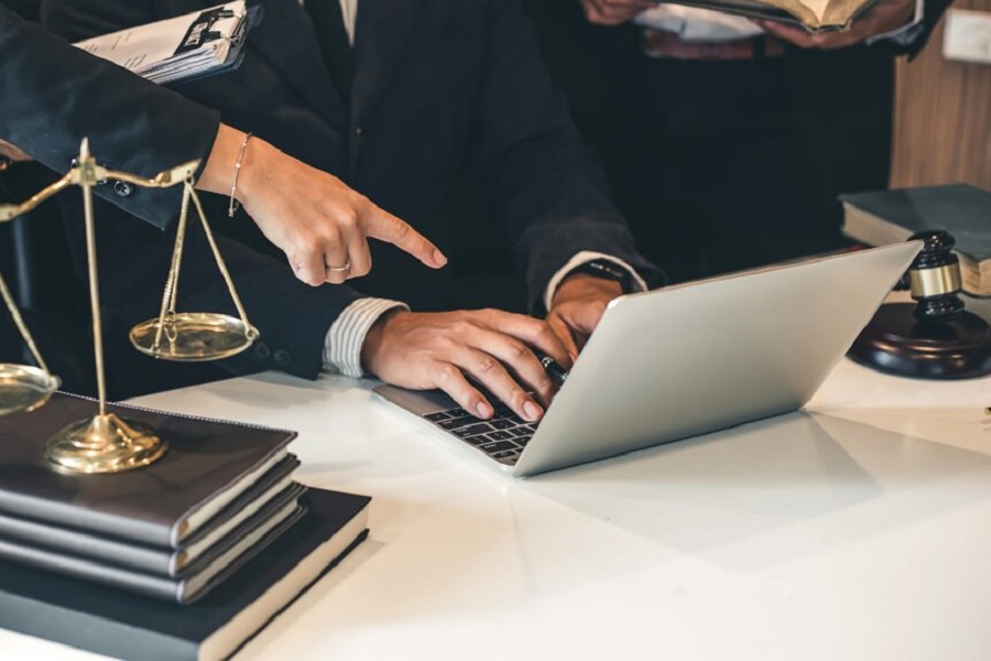 آیا دریافت مشاوره حقوقی در شاهین ویلا نیاز به حضور فیزیکی دارد؟