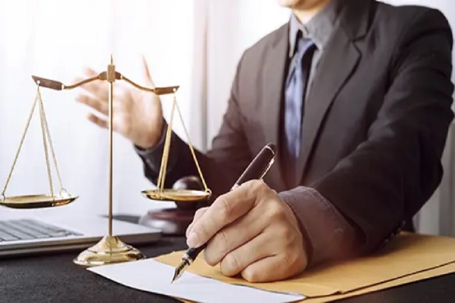 مشاوره مالی توسط وکلای بانکی