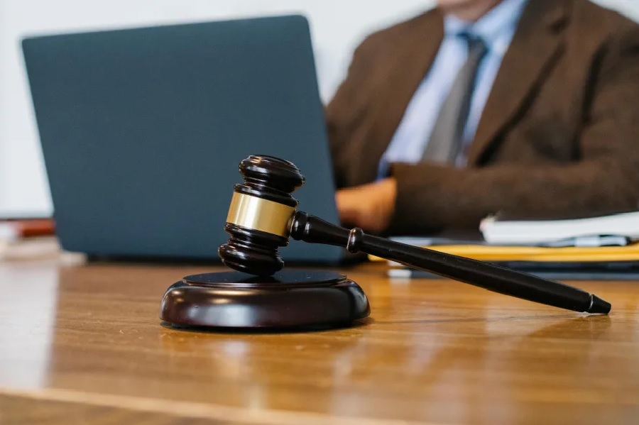 به وکیل بانکی